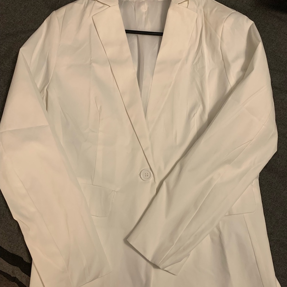 SOLD ✅ White Lightweight Jacket - NWOT -L - Picture 2 of 10